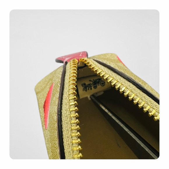 ★ NWOT Coach Pencil Case In Signature Canvas With Pink Stripe Heart Print ★ - Picture 11 of 15